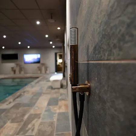 Bed & Breakfast Caracalla Prive - D'hotes Avec Piscine, Jaccuzi Et Hammam Privatifs *