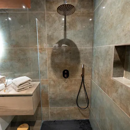 Caracalla Prive - D'hotes Avec Piscine, Jaccuzi Et Hammam Privatifs ベッド・アンド・ブレックファスト